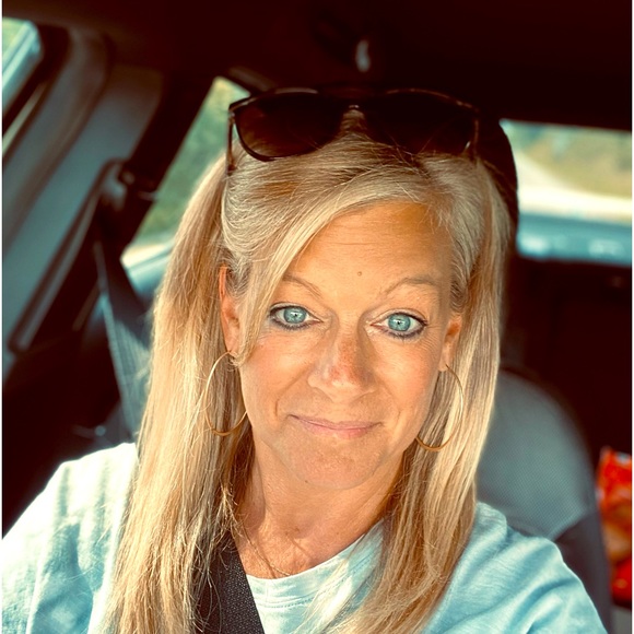 Meet your Posher, Lisa - Picture 1 of 1